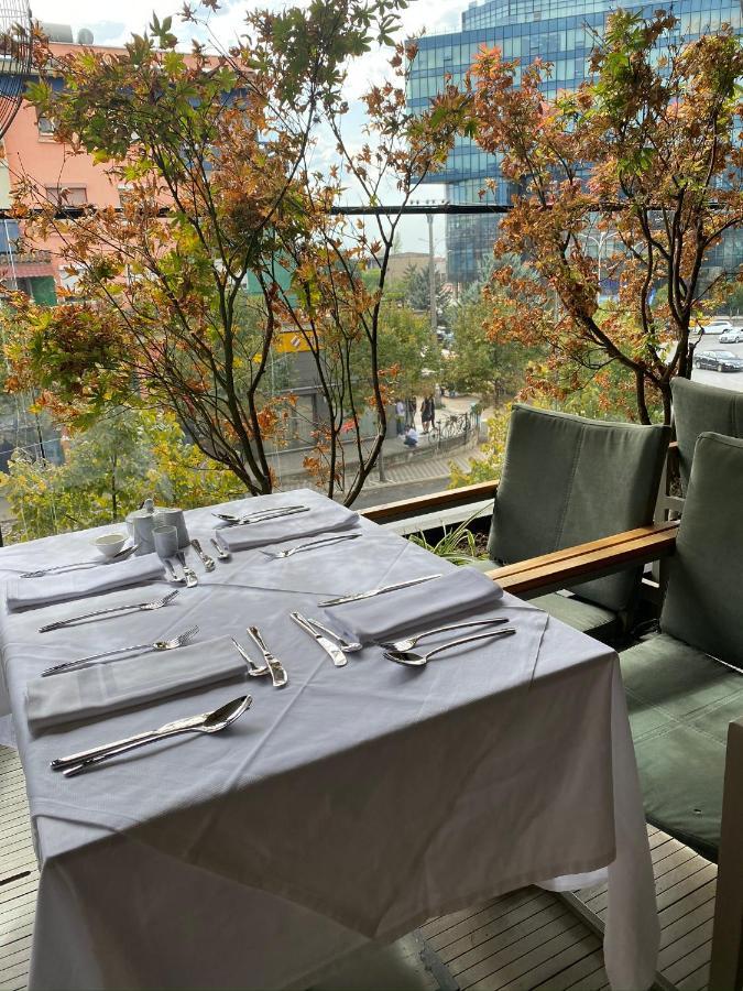 Ebel Boutique Hotel Tirana Exteriör bild