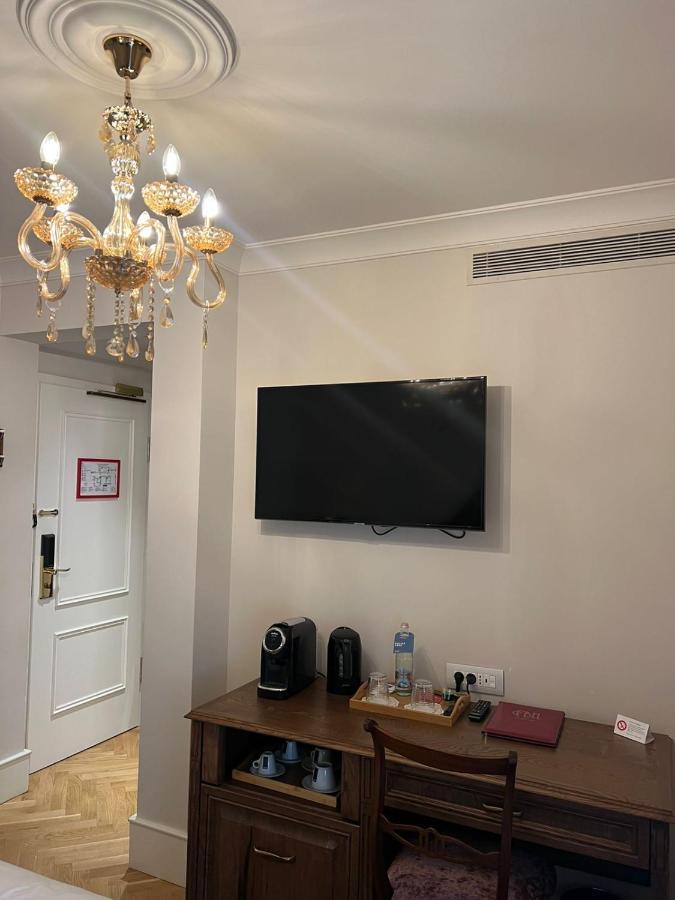 Ebel Boutique Hotel Tirana Exteriör bild