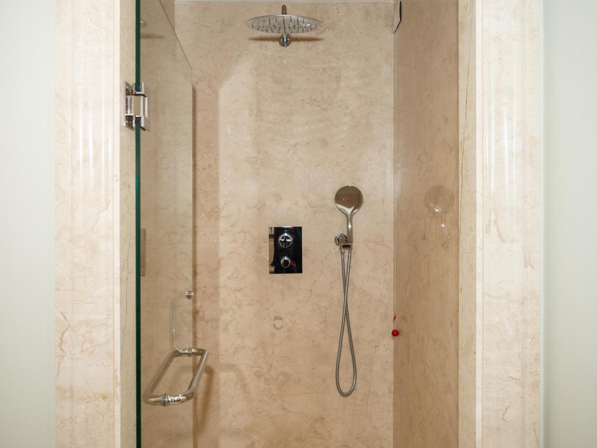 Ebel Boutique Hotel Tirana Exteriör bild