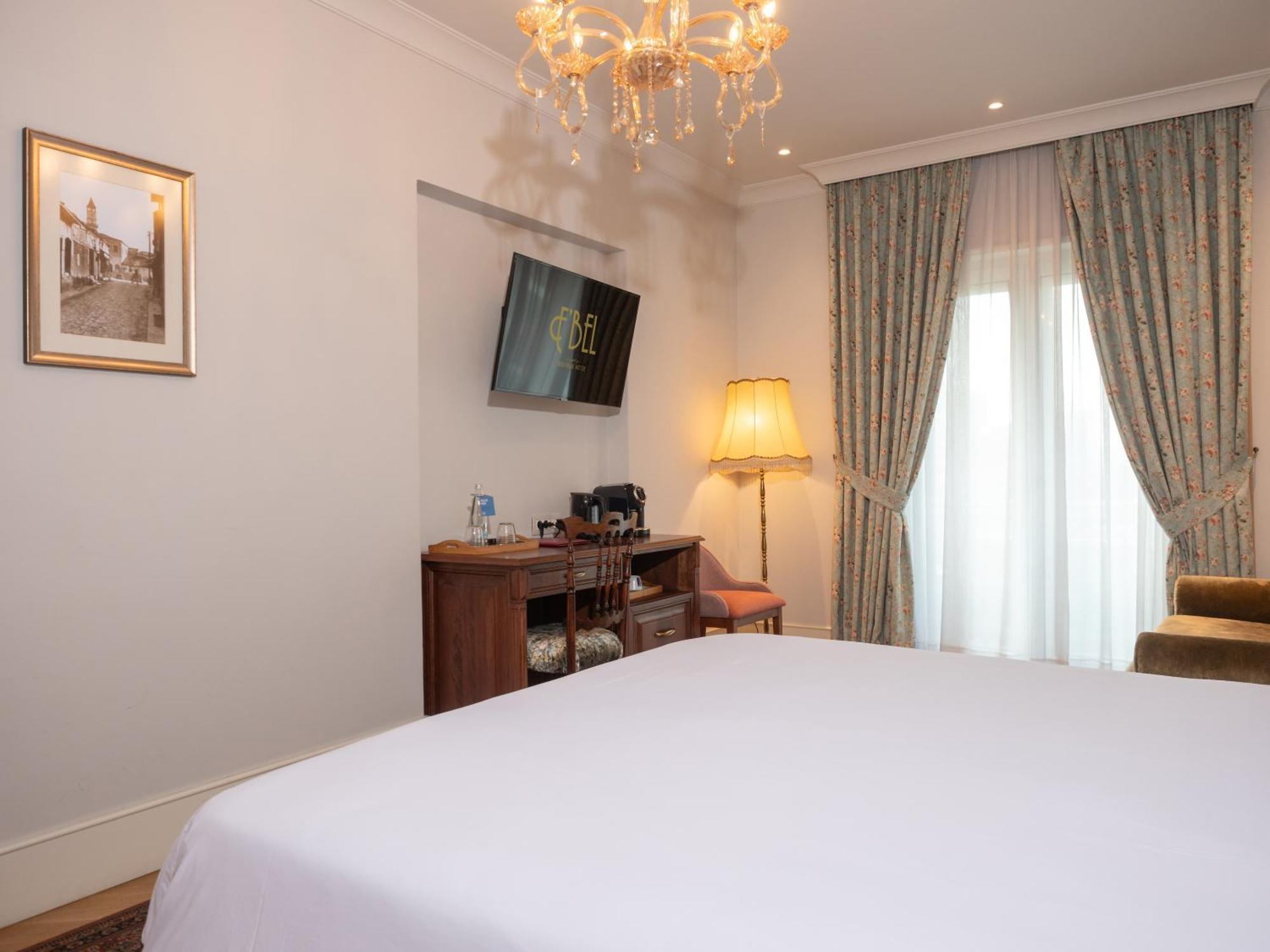 Ebel Boutique Hotel Tirana Exteriör bild
