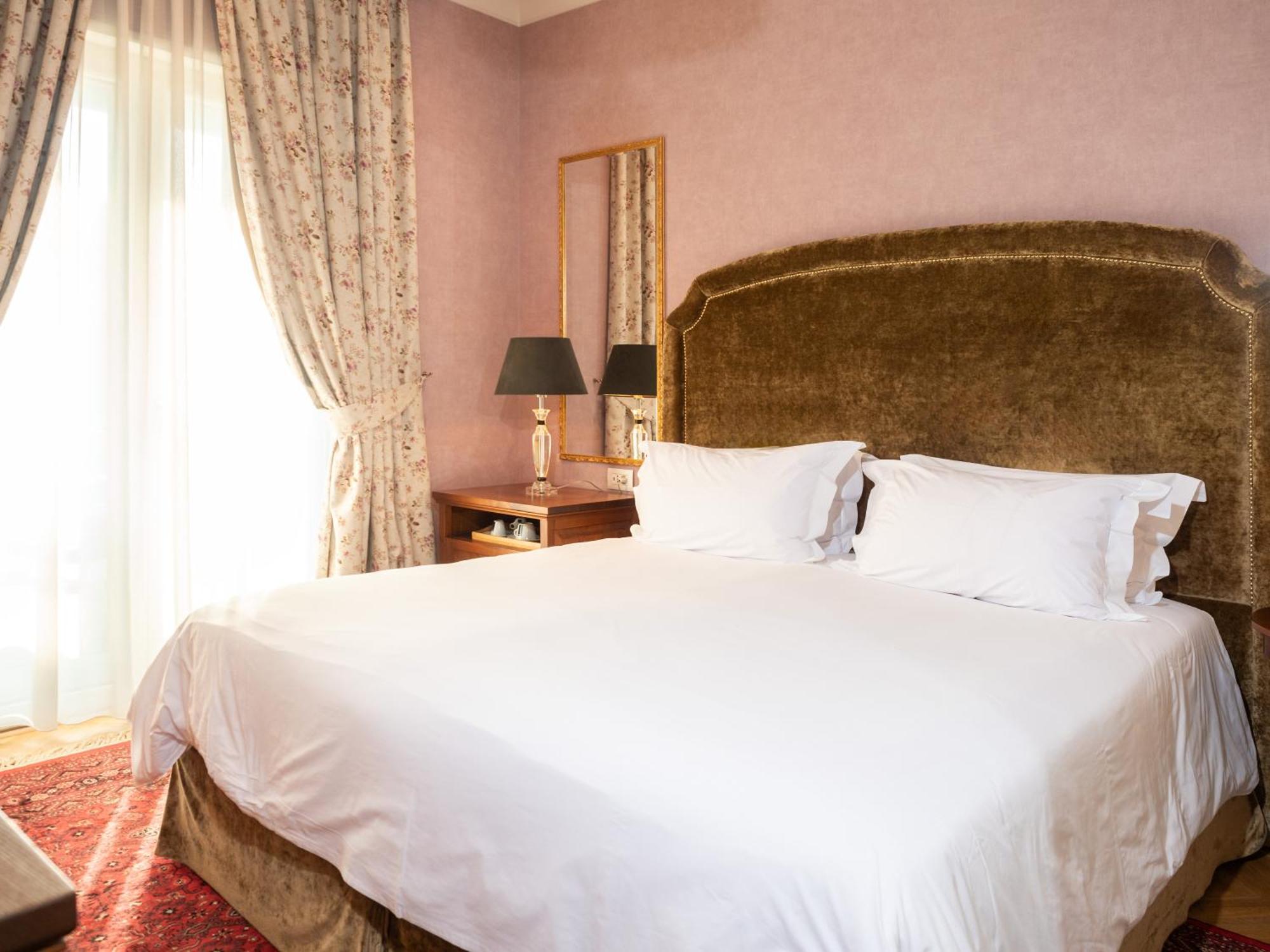 Ebel Boutique Hotel Tirana Exteriör bild