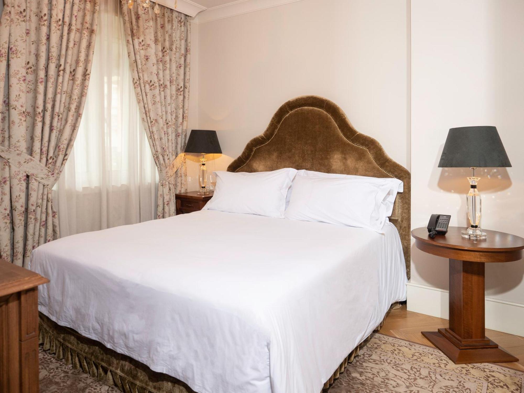 Ebel Boutique Hotel Tirana Exteriör bild
