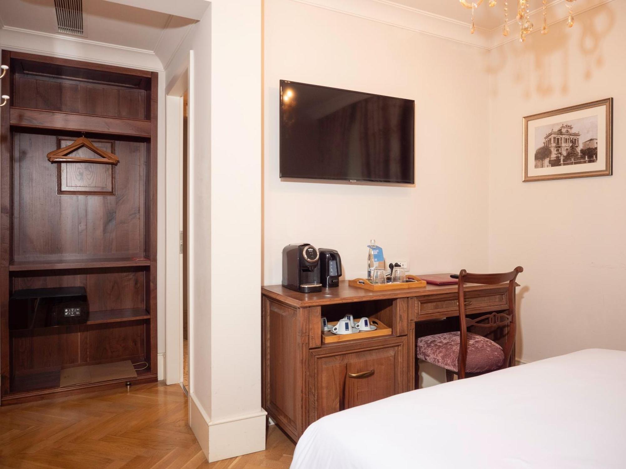Ebel Boutique Hotel Tirana Exteriör bild